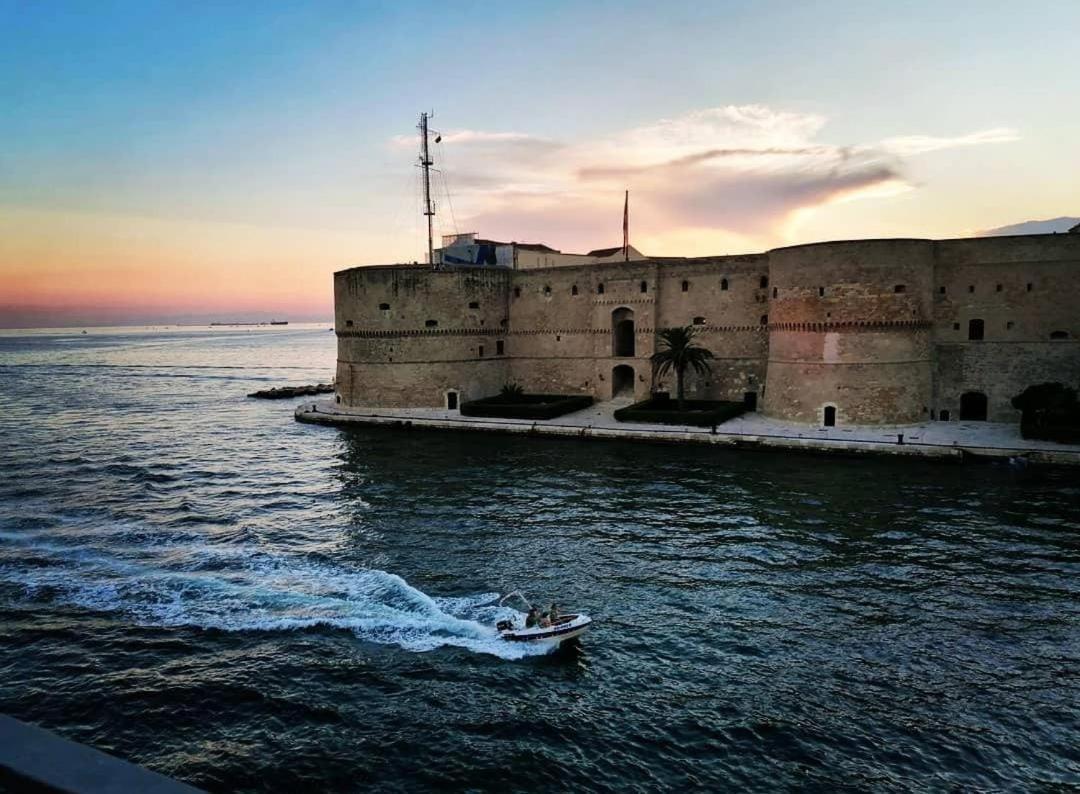 Castello Aragonese Suites Taranto Exterior photo